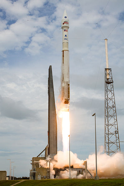 Atlas_V_launches_with_MAVEN_(201311180004HQ)[1]