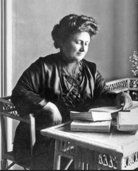 English: Public domain photograph of Maria Montessori from 1913
Date	1913  https://commons.wikimedia.org/wiki/File:Maria_Montessori1913.jpg